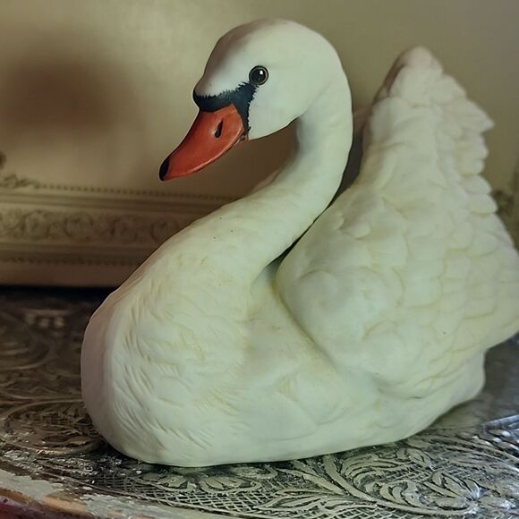 Vintage 2001 Heritage Collection Fine Porcelain 'Silent Splendor' Swan Coquette - Picture 1 of 15